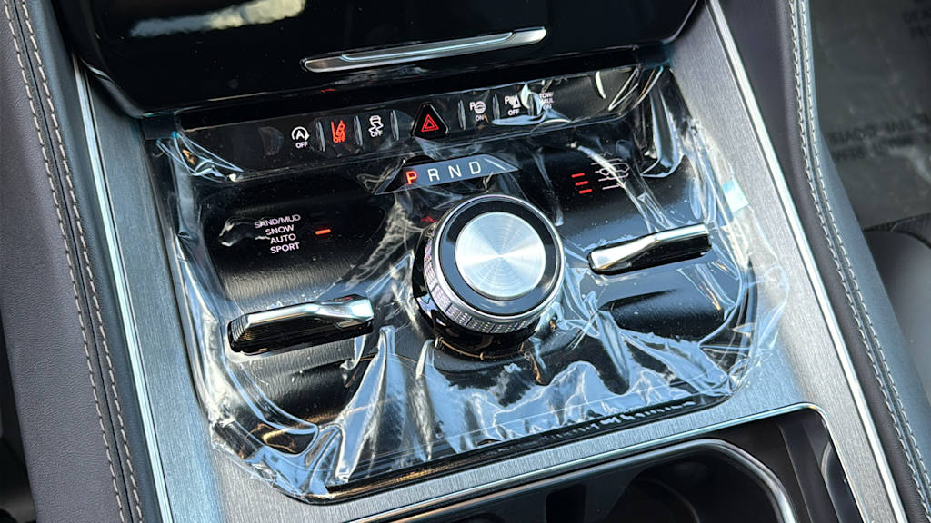 Thumbnail: 2025 Jeep Wagoneer - 15