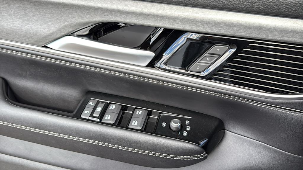 Thumbnail: 2025 Jeep Wagoneer - 27