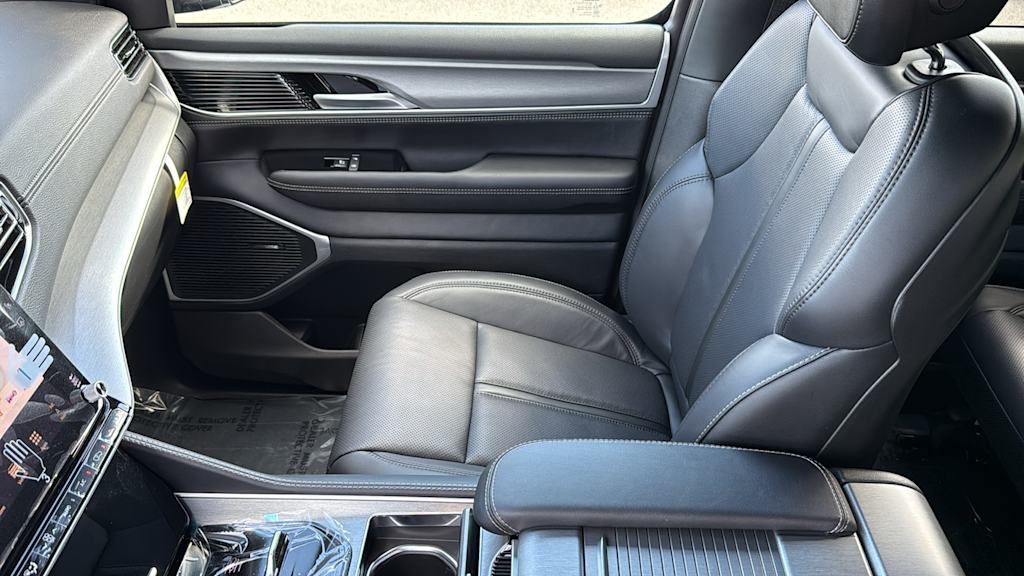 Thumbnail: 2025 Jeep Wagoneer - 11