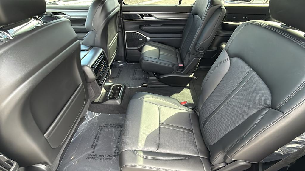 Thumbnail: 2025 Jeep Wagoneer - 12