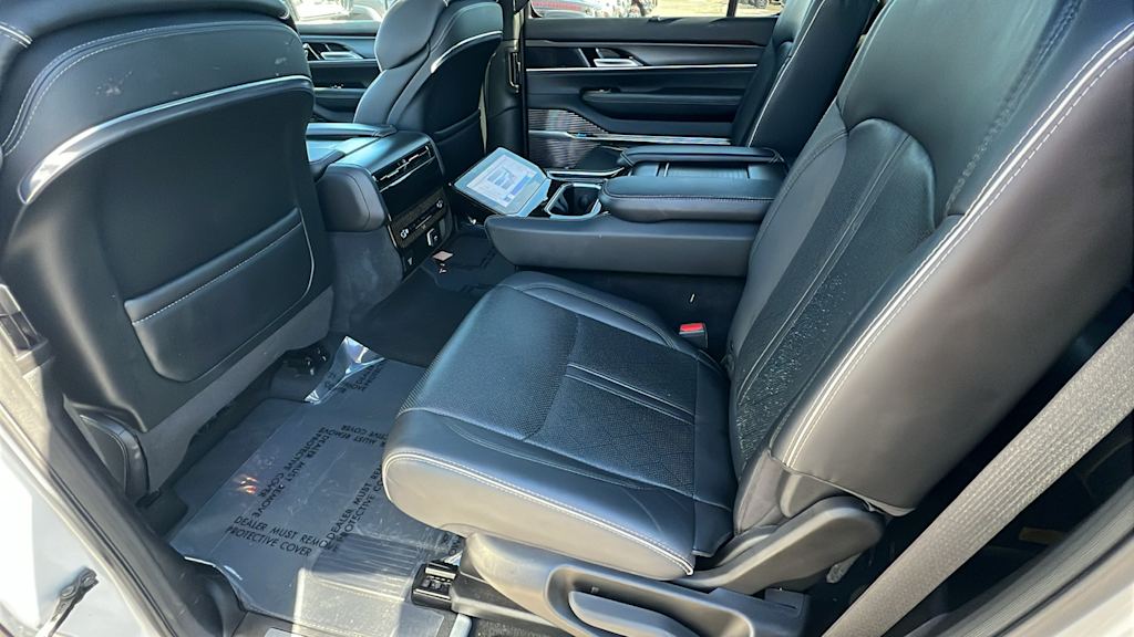 Thumbnail: 2024 Jeep Grand Wagoneer L - 11