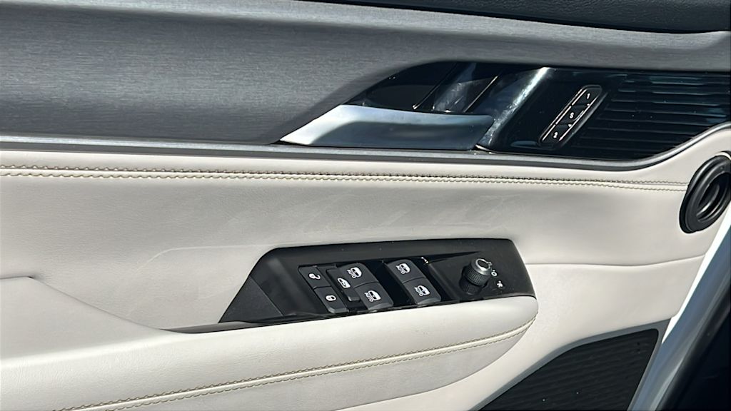 Thumbnail: 2025 Jeep Wagoneer - 26