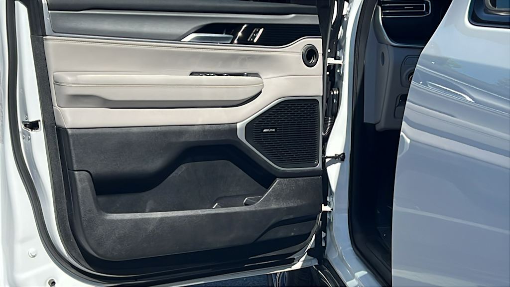 Thumbnail: 2025 Jeep Wagoneer - 27