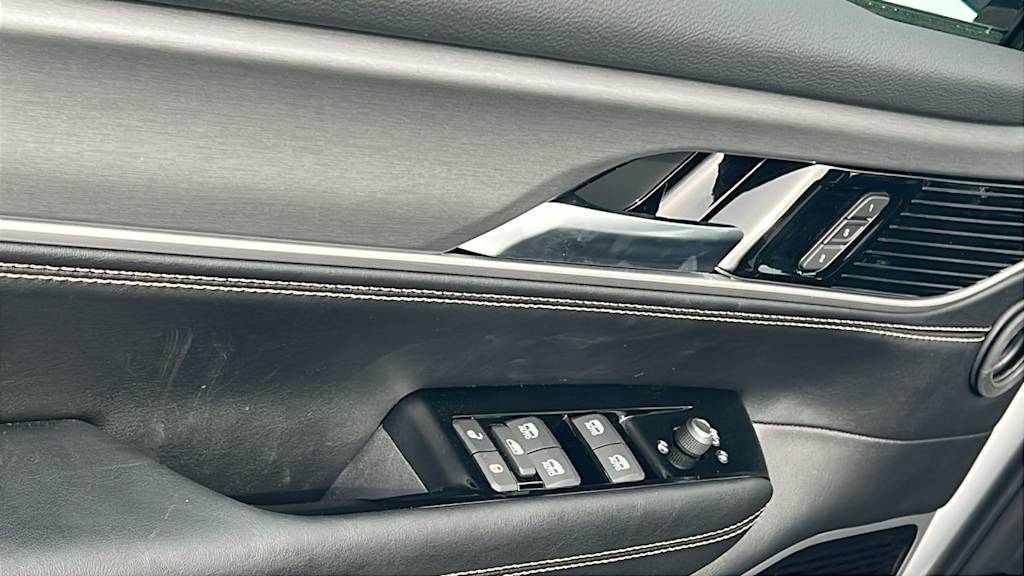 Thumbnail: 2026 Jeep Grand Wagoneer - 27