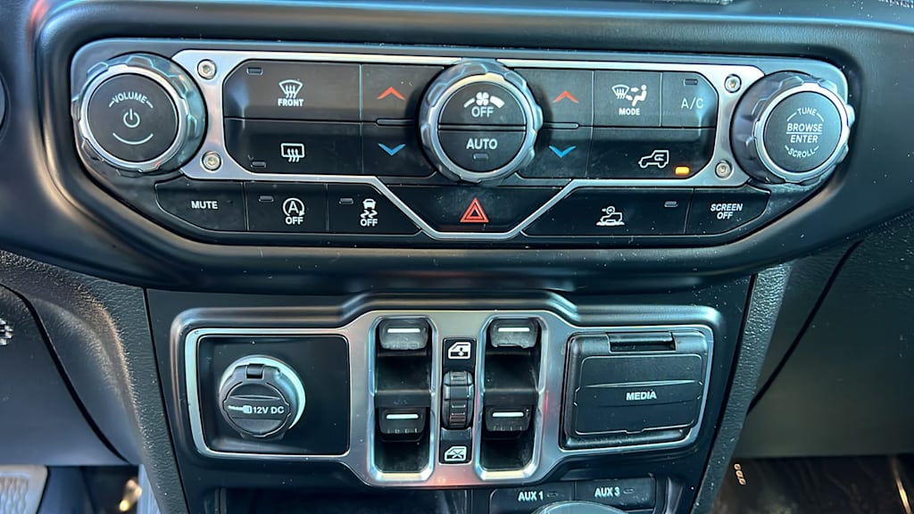 Thumbnail: 2022 Jeep Gladiator - 23