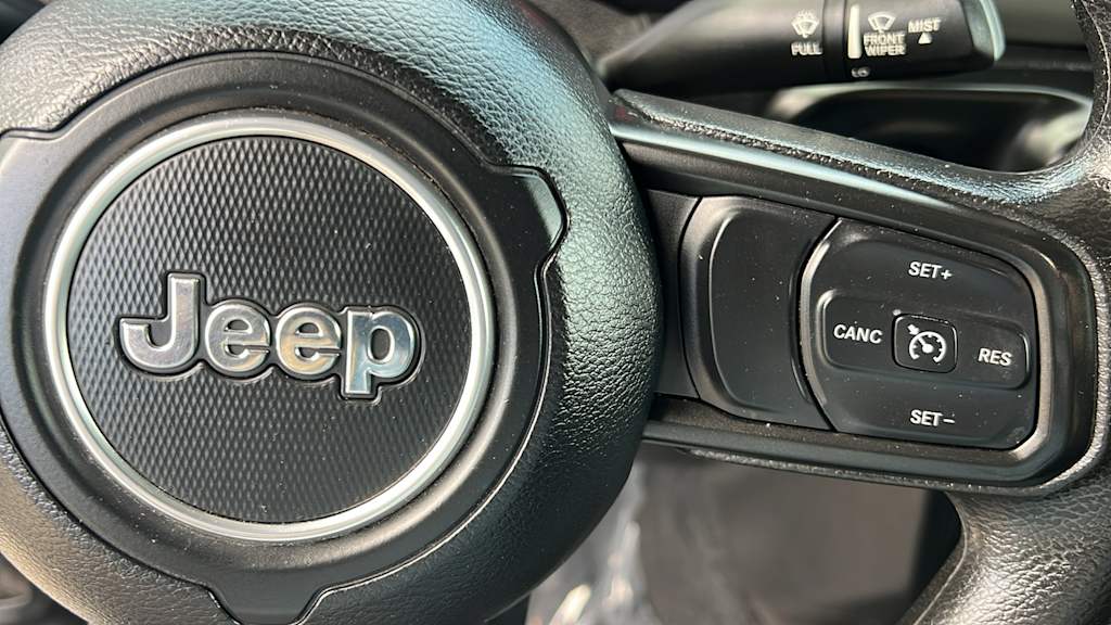 Thumbnail: 2021 Jeep Gladiator - 26