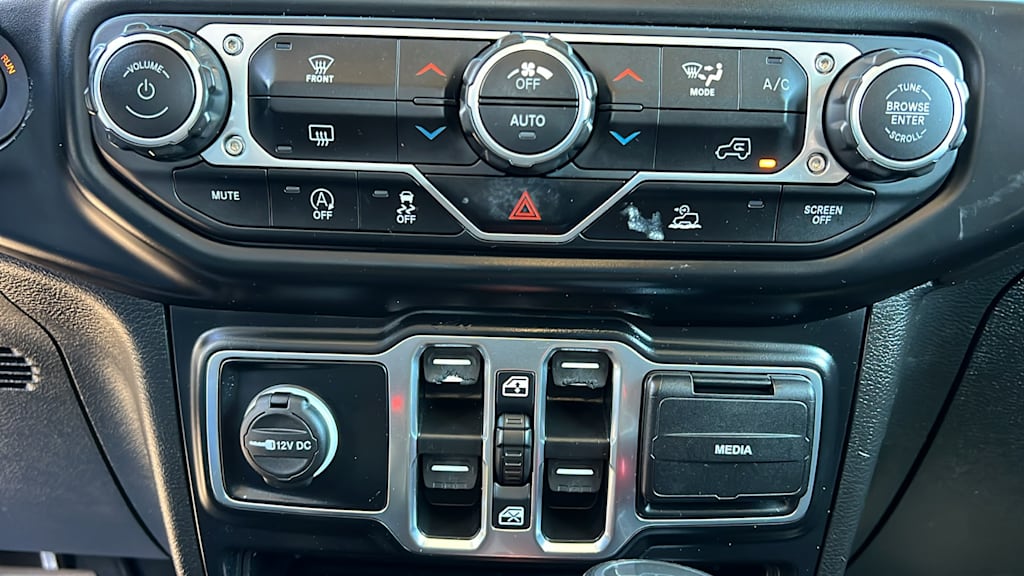 Thumbnail: 2022 Jeep Gladiator - 22