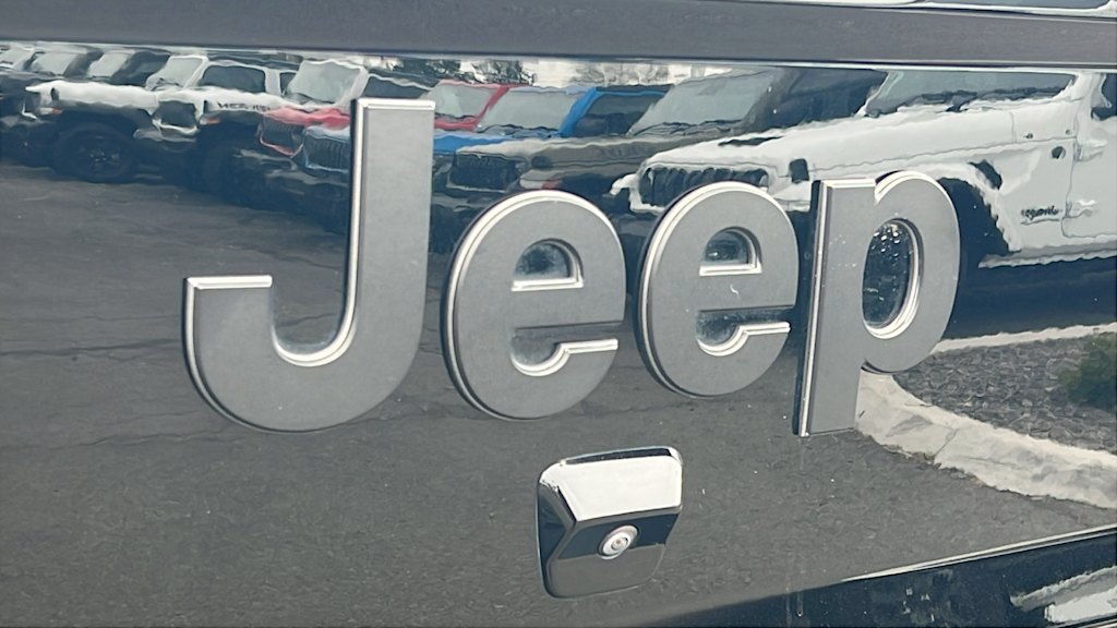 Thumbnail: 2021 Jeep Gladiator - 30