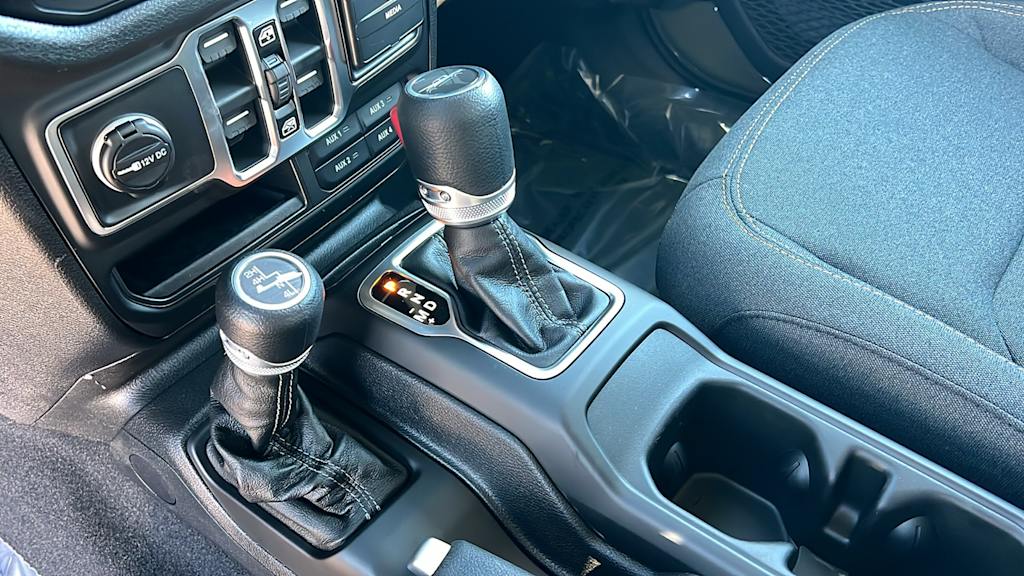 Thumbnail: 2026 Jeep Gladiator - 15