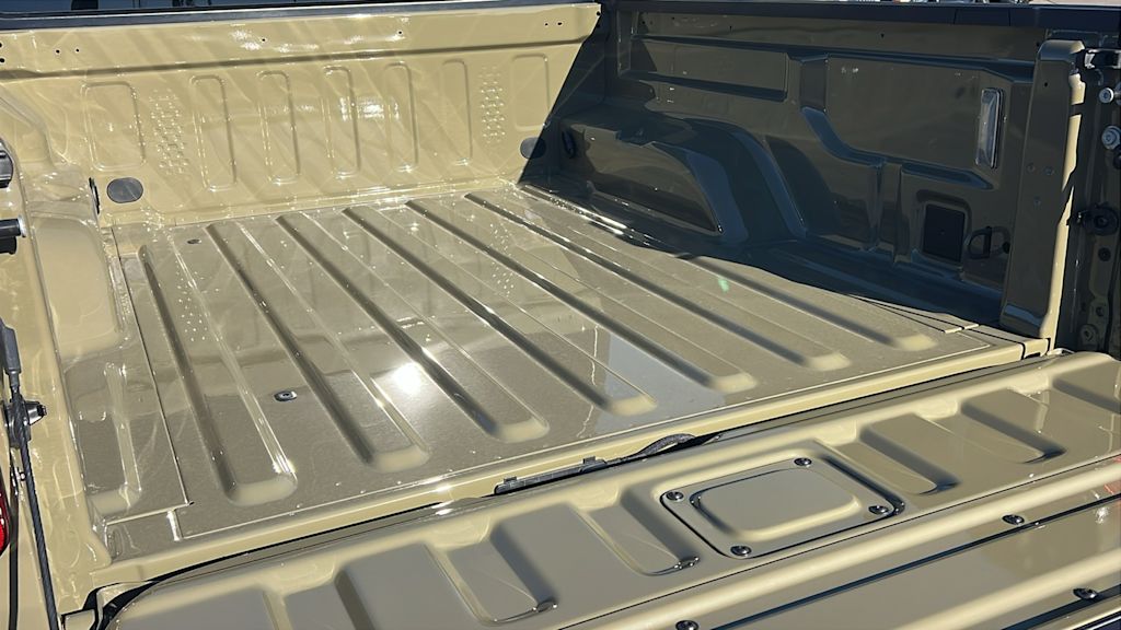 Thumbnail: 2026 Jeep Gladiator - 17