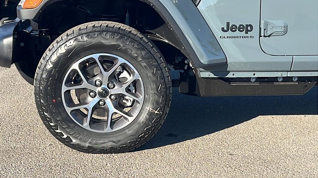 Thumbnail: 2026 Jeep Gladiator - 8