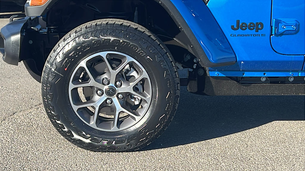 Thumbnail: 2026 Jeep Gladiator - 8