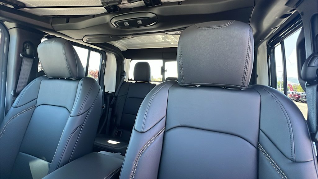 Thumbnail: 2025 Jeep Gladiator - 10