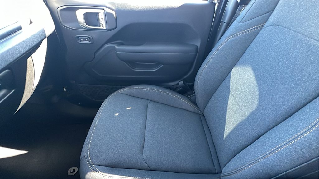 Thumbnail: 2025 Jeep Gladiator - 10