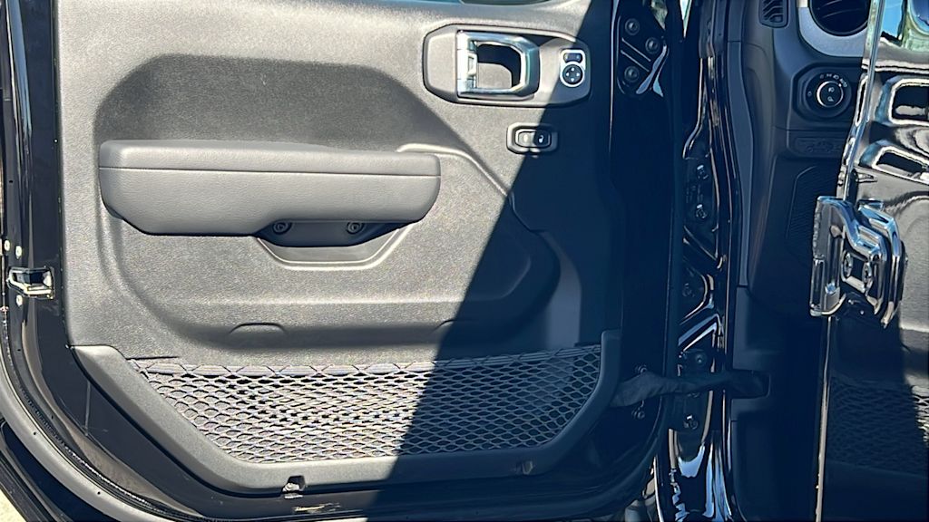 Thumbnail: 2025 Jeep Gladiator - 27