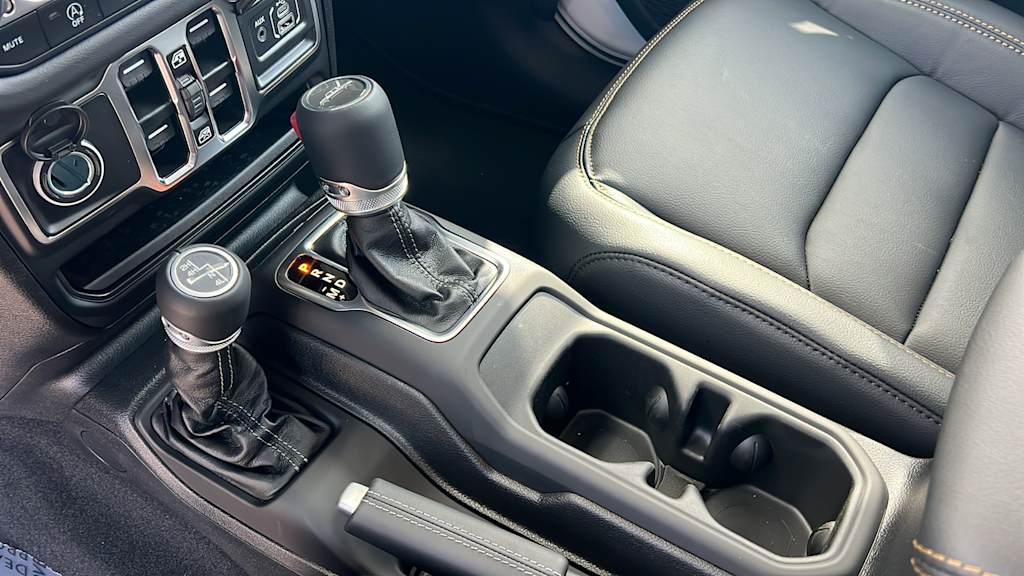 2025 Jeep Gladiator Sport 15