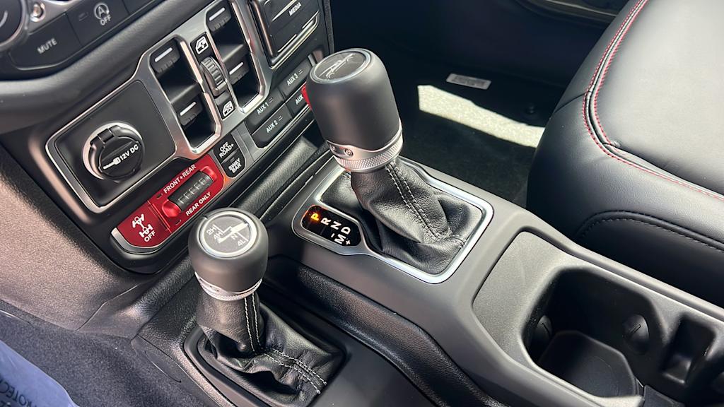 Thumbnail: 2026 Jeep Gladiator - 15
