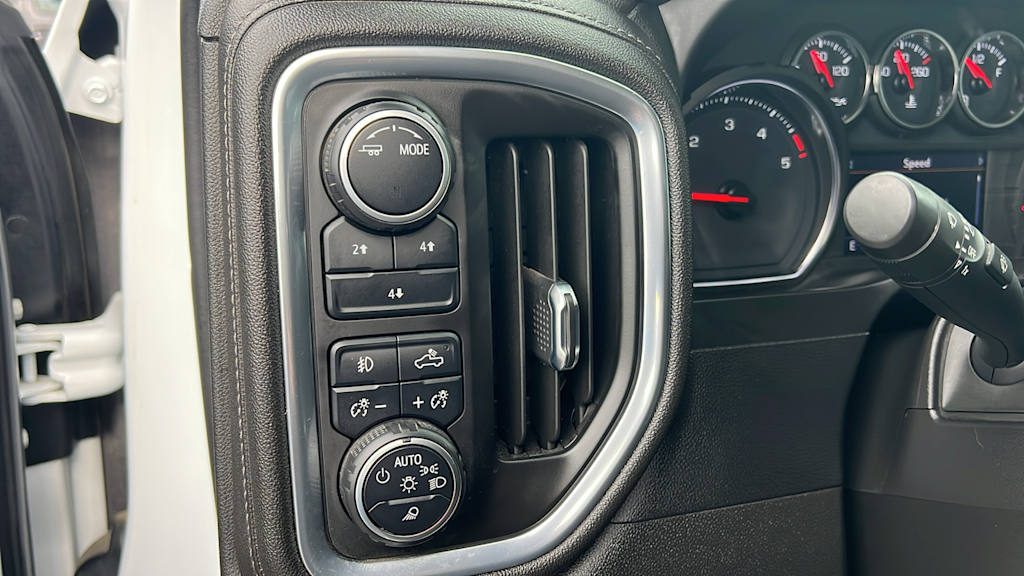 2022 Chevrolet Silverado 3500 LT 32