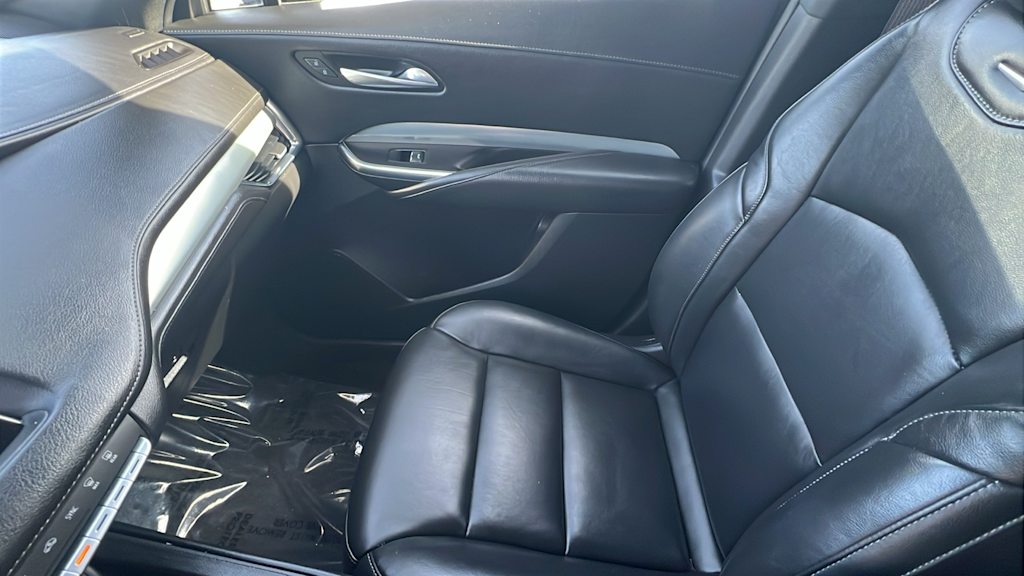 Thumbnail: 2023 Cadillac XT4 - 11