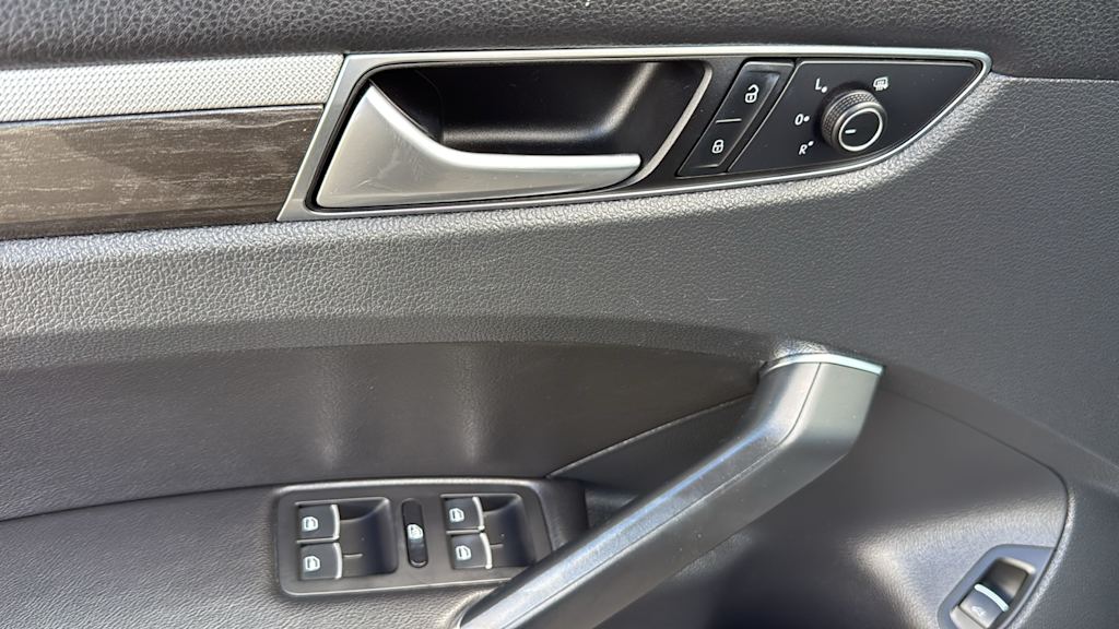 Thumbnail: 2016 Volkswagen Passat - 27