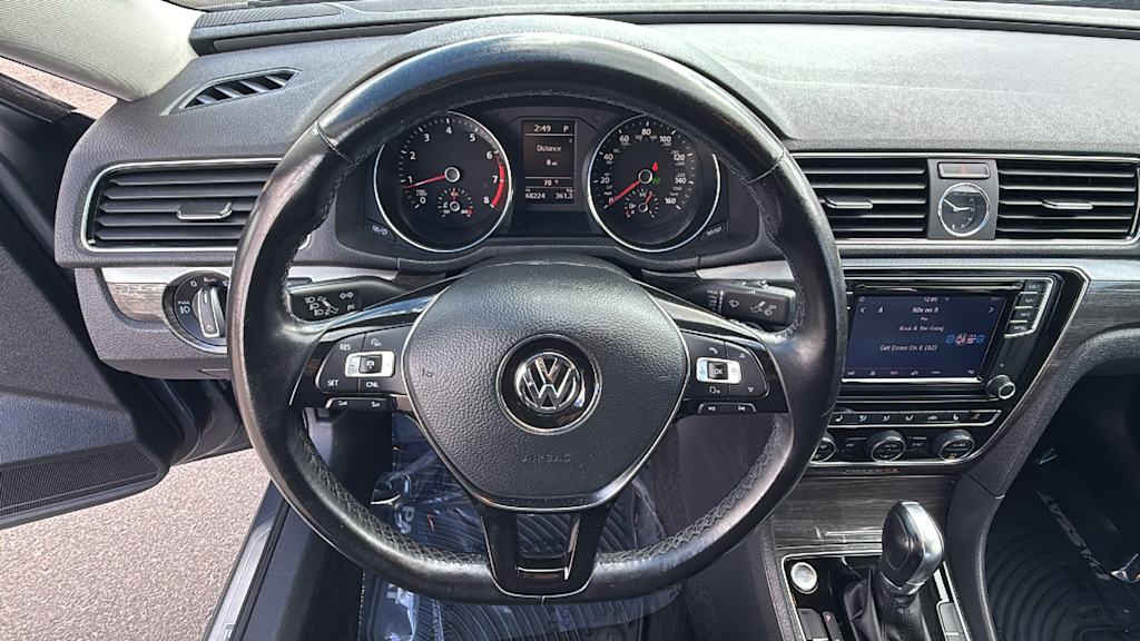 Thumbnail: 2016 Volkswagen Passat - 9