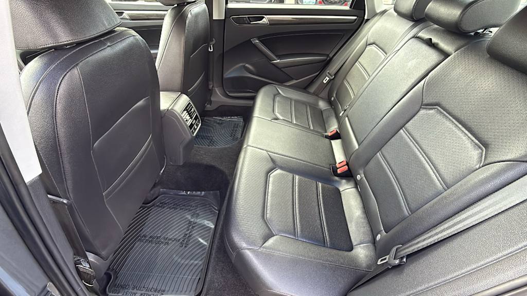 Thumbnail: 2016 Volkswagen Passat - 12
