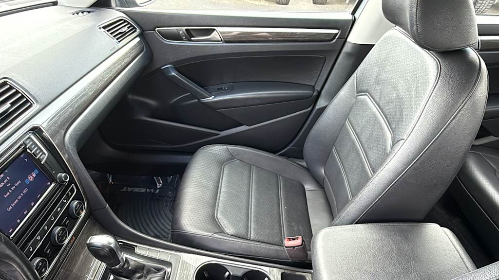 Thumbnail: 2016 Volkswagen Passat - 11