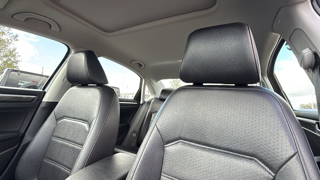 Thumbnail: 2016 Volkswagen Passat - 10