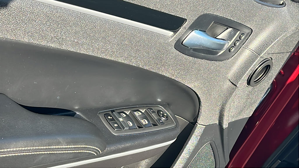Thumbnail: 2021 Chrysler 300 - 28