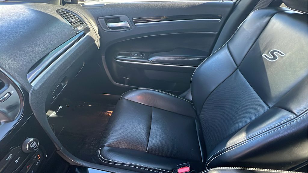 Thumbnail: 2021 Chrysler 300 - 11