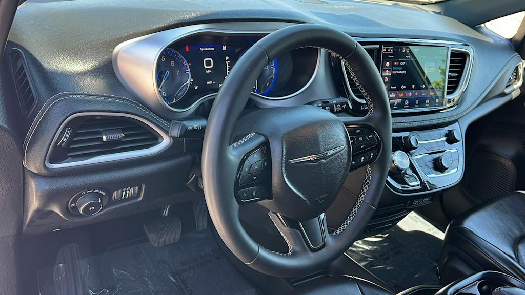 Thumbnail: 2023 Chrysler Pacifica - 2