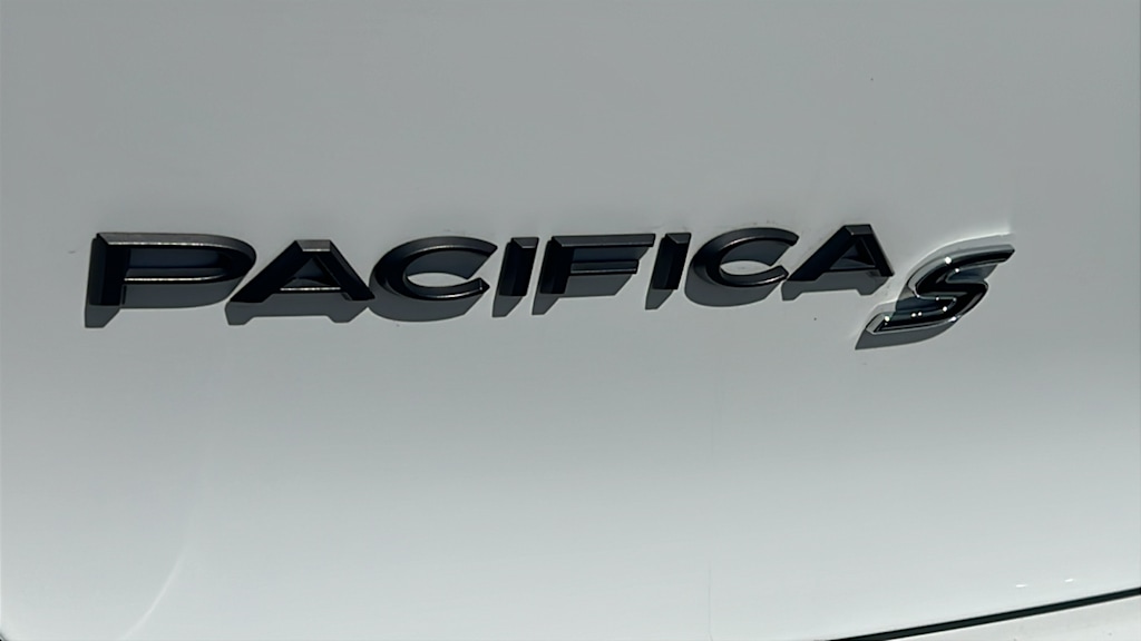 Thumbnail: 2023 Chrysler Pacifica - 7