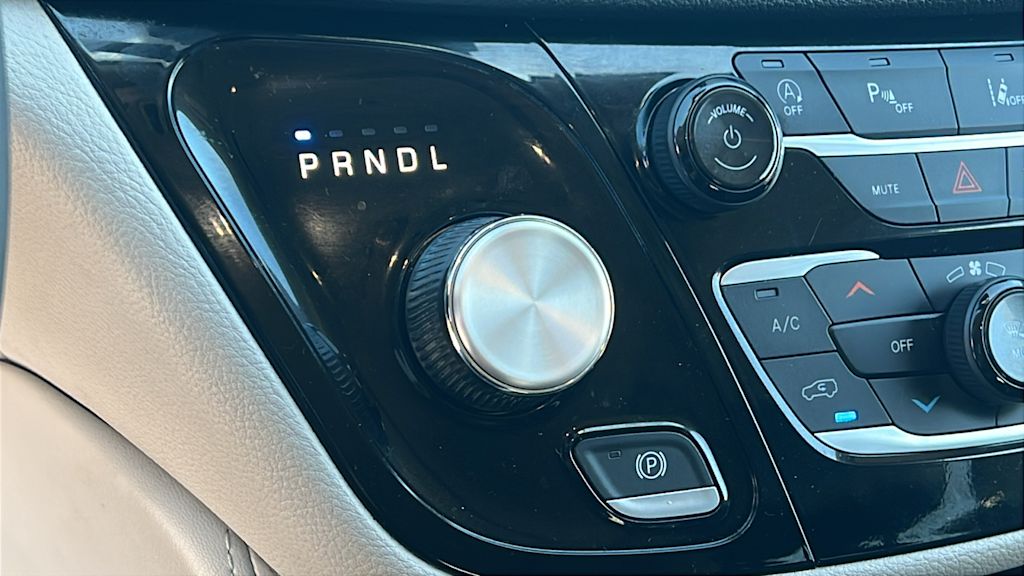 Thumbnail: 2023 Chrysler Pacifica - 15