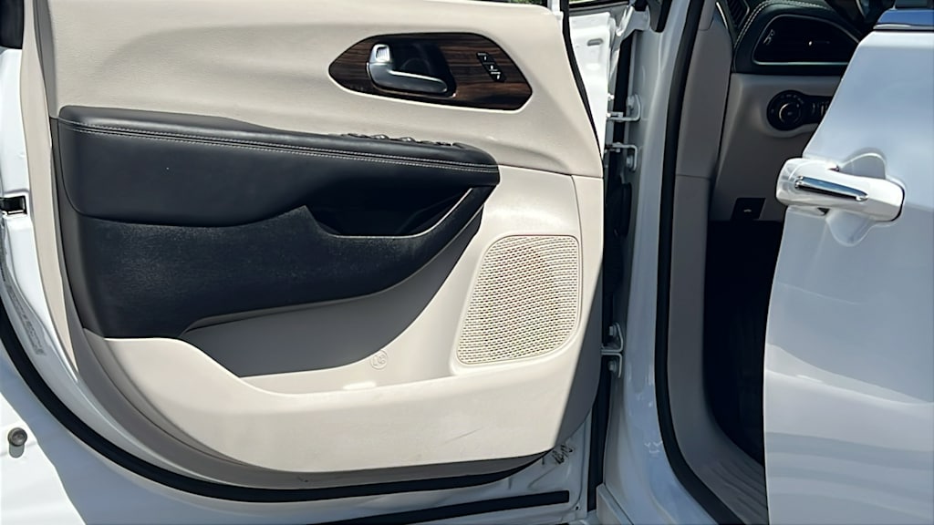 Thumbnail: 2023 Chrysler Pacifica - 28