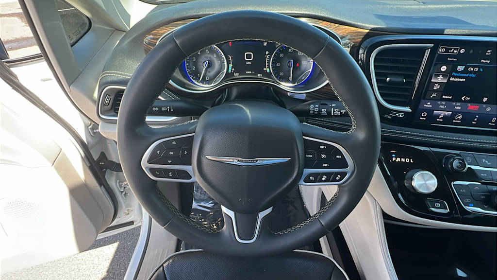 Thumbnail: 2023 Chrysler Pacifica - 9