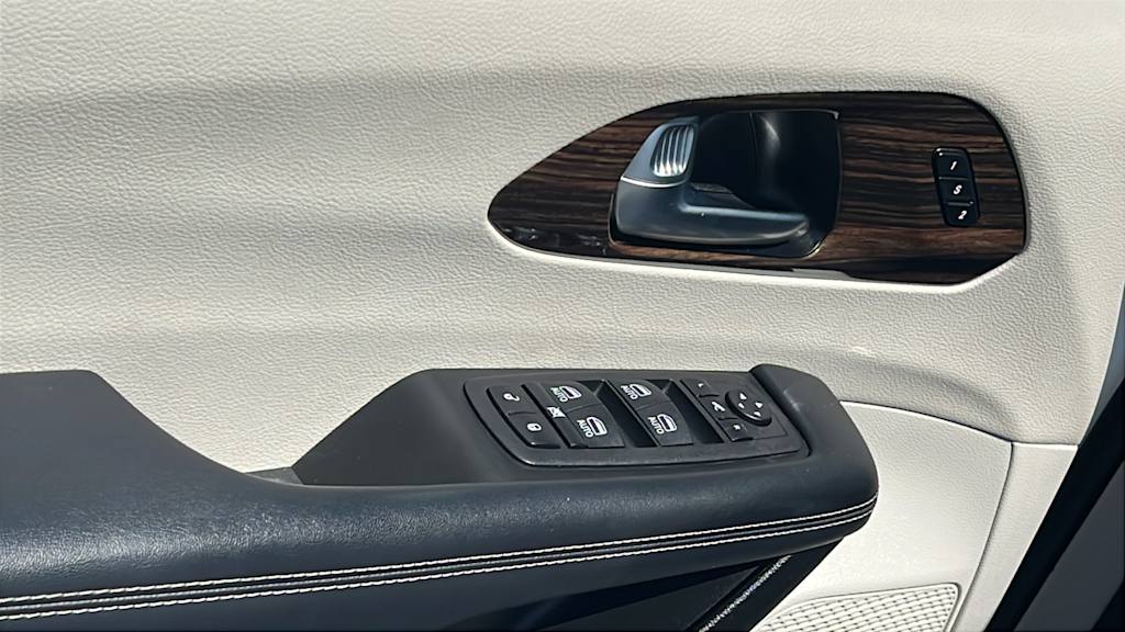 Thumbnail: 2023 Chrysler Pacifica - 27