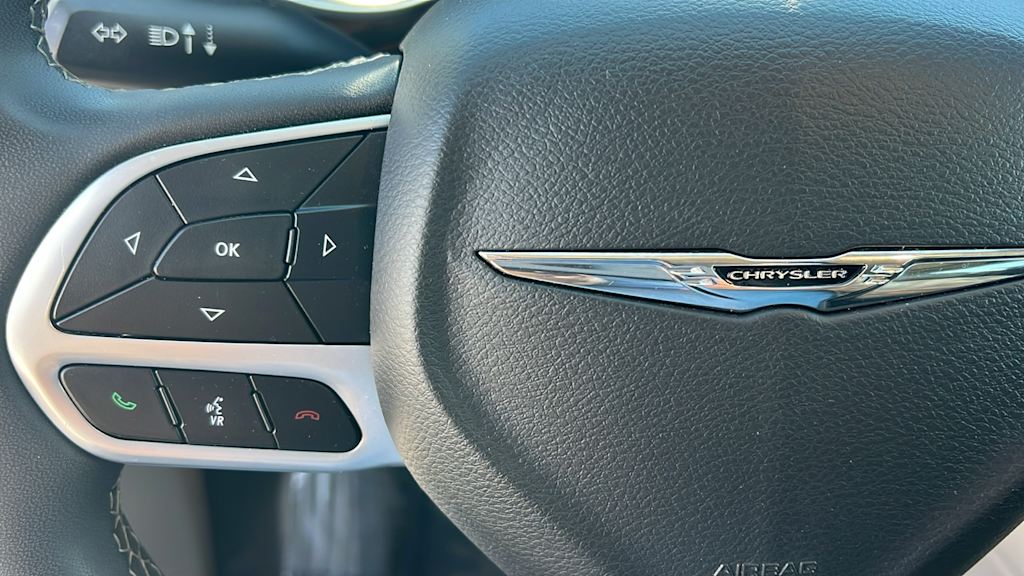Thumbnail: 2023 Chrysler Pacifica - 25