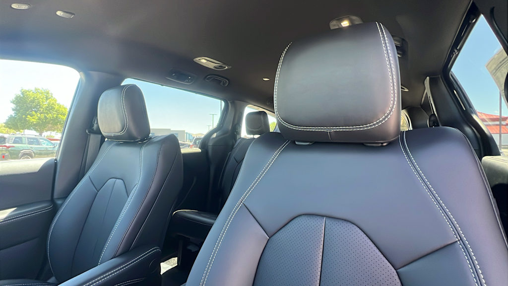 Thumbnail: 2027 Chrysler Pacifica - 10