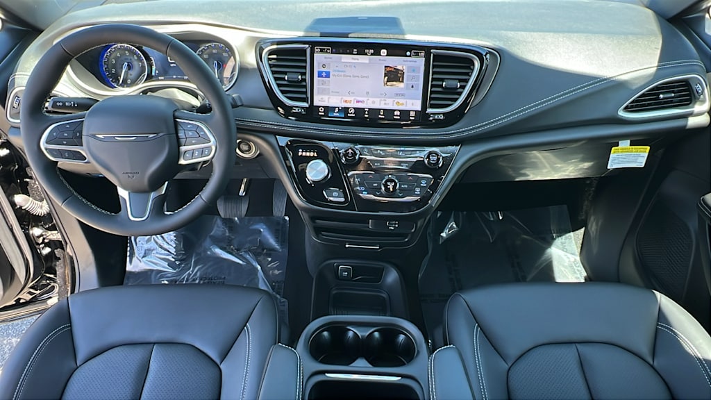Thumbnail: 2027 Chrysler Pacifica - 13