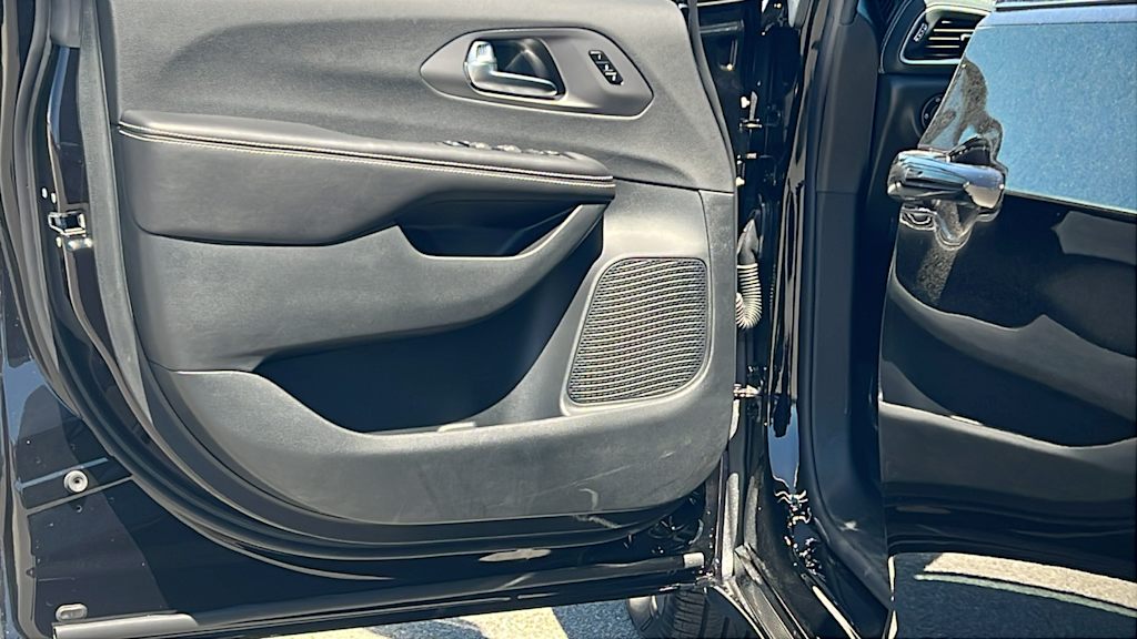 Thumbnail: 2027 Chrysler Pacifica - 28