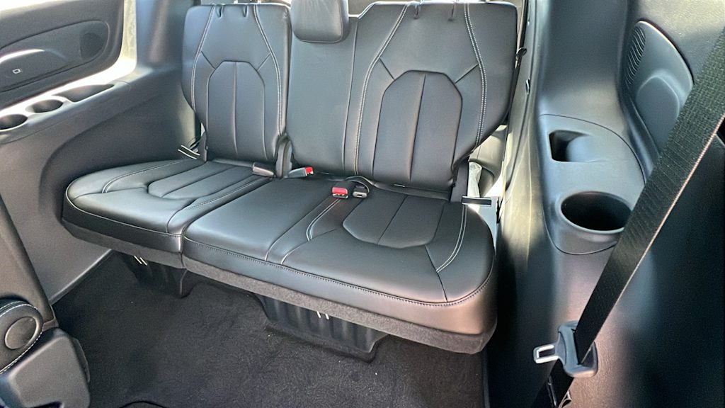 Thumbnail: 2027 Chrysler Pacifica - 31