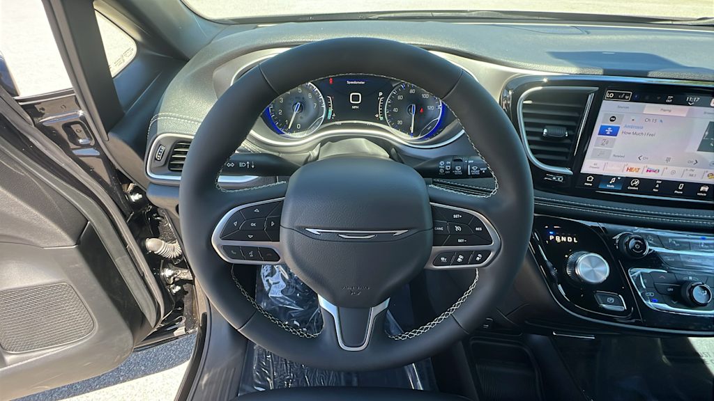 Thumbnail: 2027 Chrysler Pacifica - 9