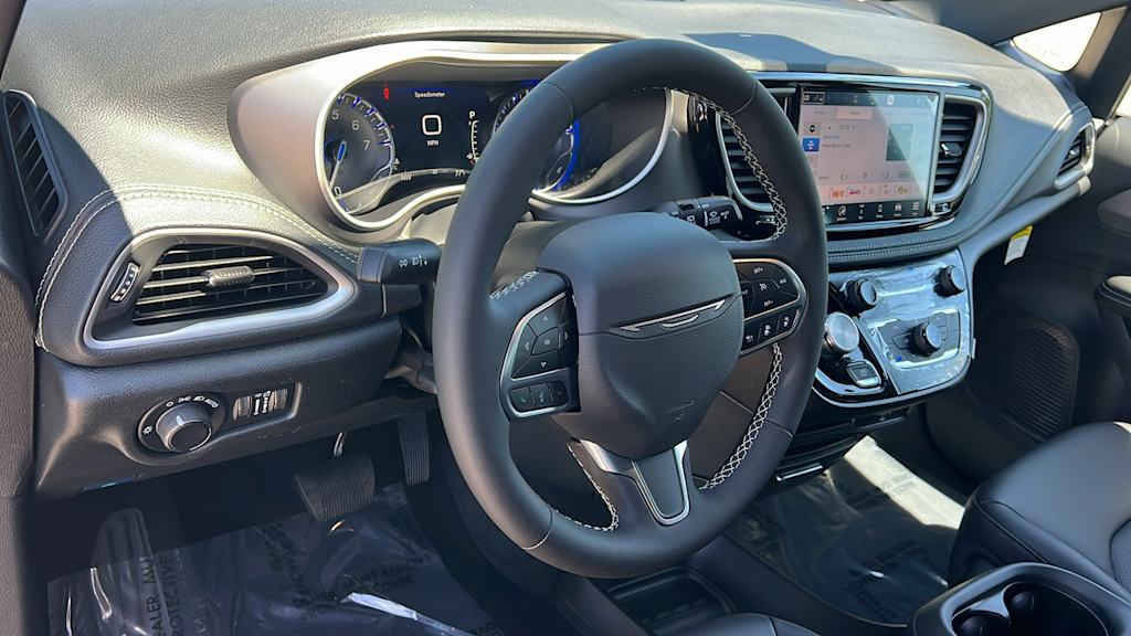 Thumbnail: 2027 Chrysler Pacifica - 2