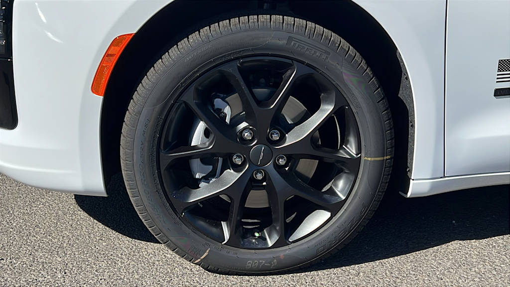 Thumbnail: 2027 Chrysler Pacifica - 7
