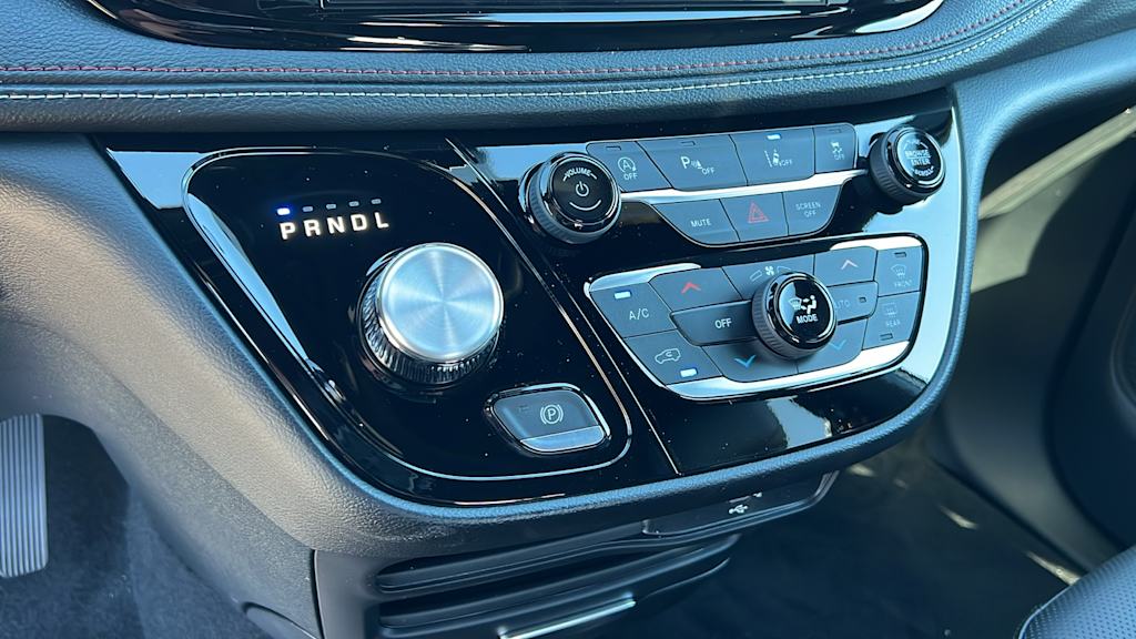 Thumbnail: 2027 Chrysler Pacifica - 21