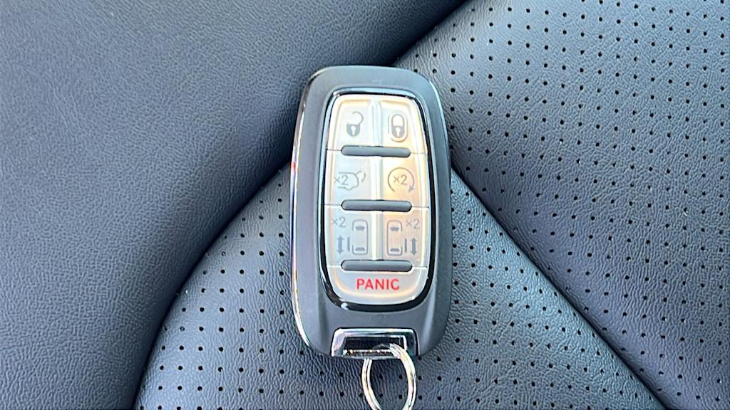 Thumbnail: 2027 Chrysler Pacifica - 16