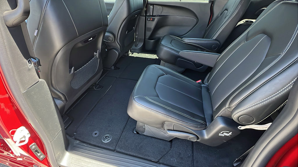 Thumbnail: 2027 Chrysler Pacifica - 28