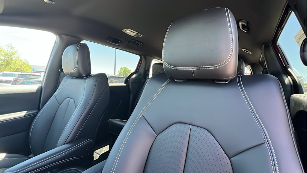 Thumbnail: 2027 Chrysler Pacifica - 10