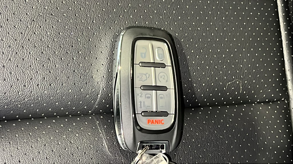 Thumbnail: 2027 Chrysler Pacifica - 30