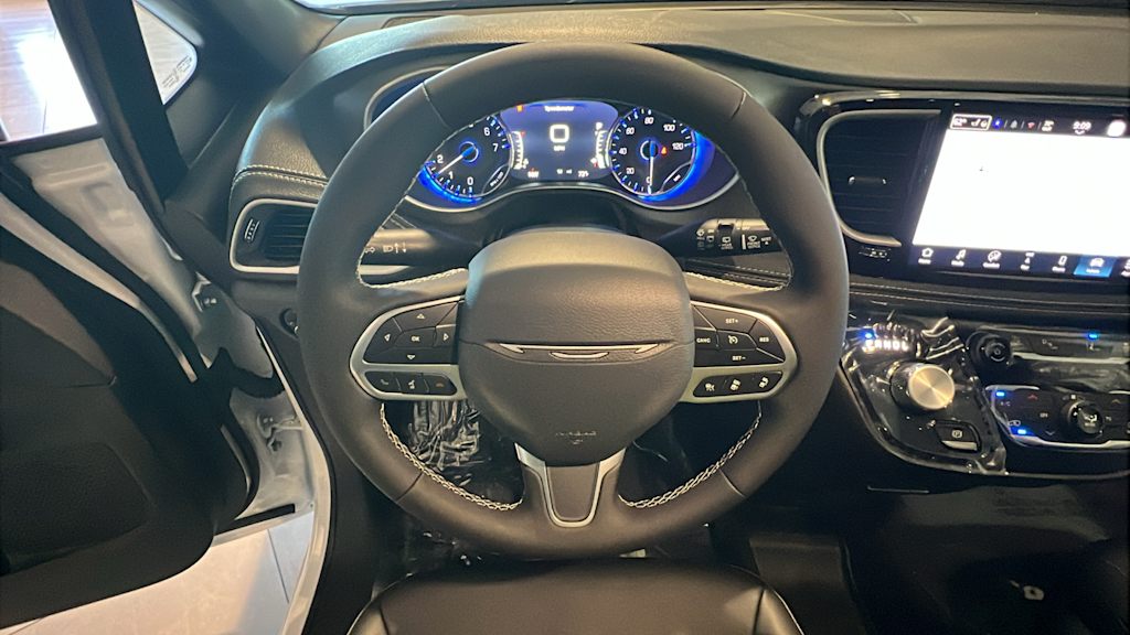Thumbnail: 2027 Chrysler Pacifica - 9